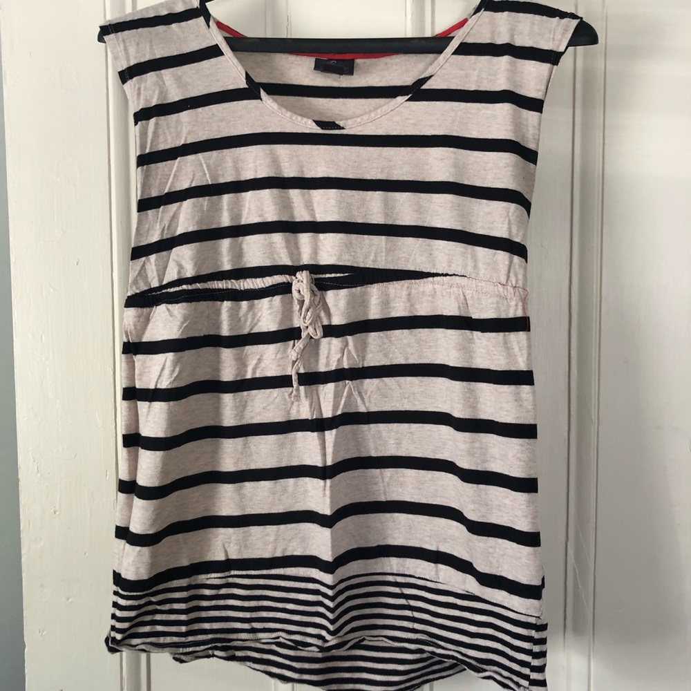 Motherhood Maternity Top.  EUC.  Size Medium.